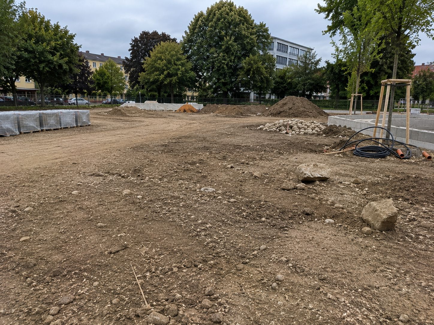 Vorher – Brachfläche im Rohzustand